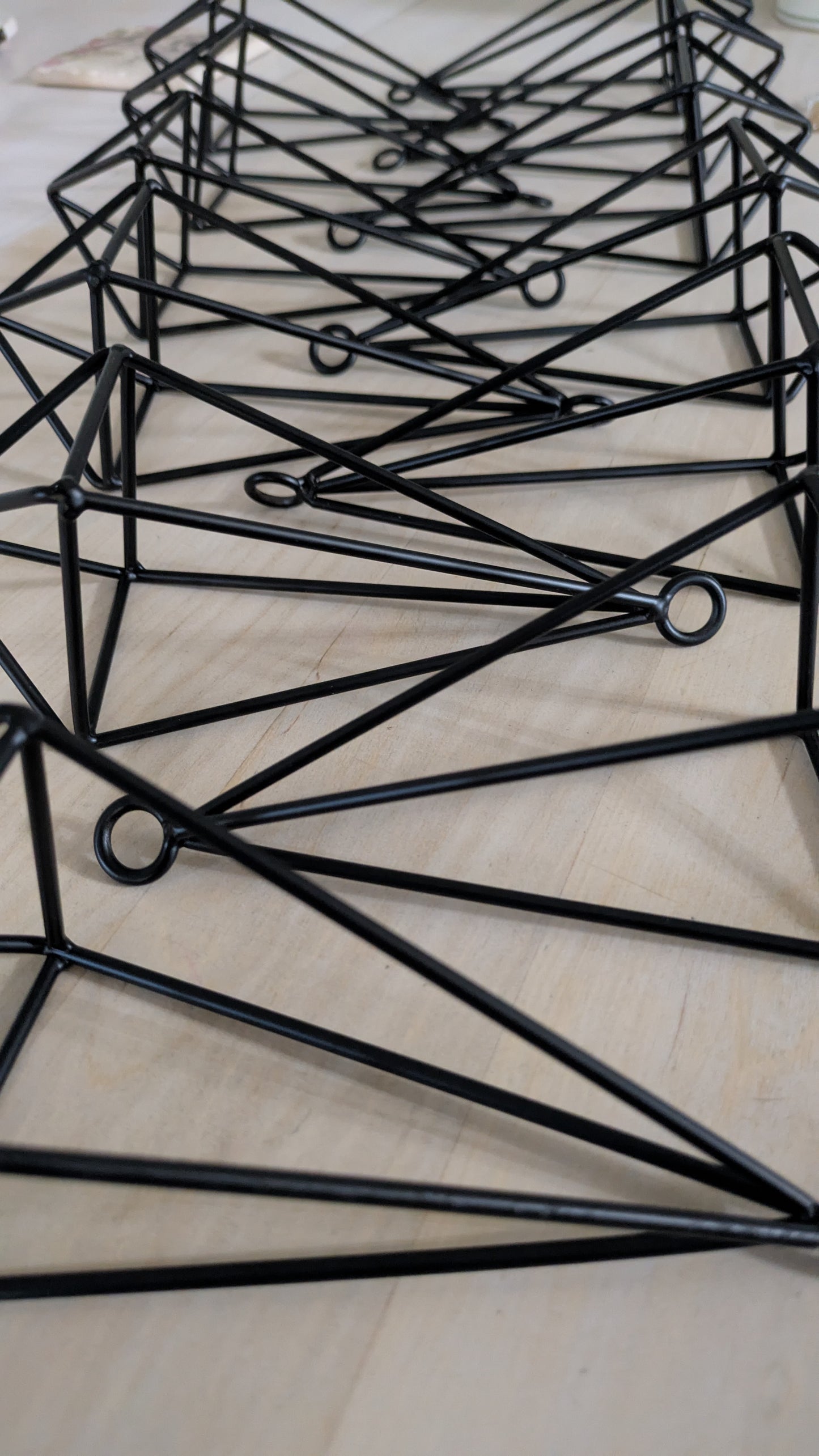 Metal Diamond Open Air Plant Hanging Display 6"